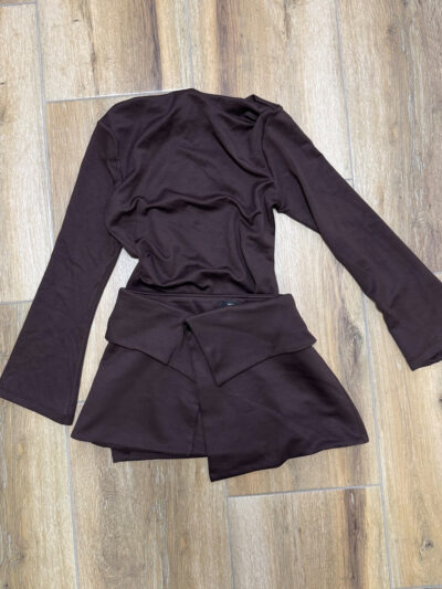 Mini haljina sa “overlay” suknjom Lindon – smeđa - L veličina